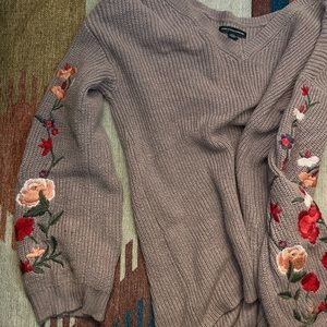 American Eagle embroidered sleeve sweater